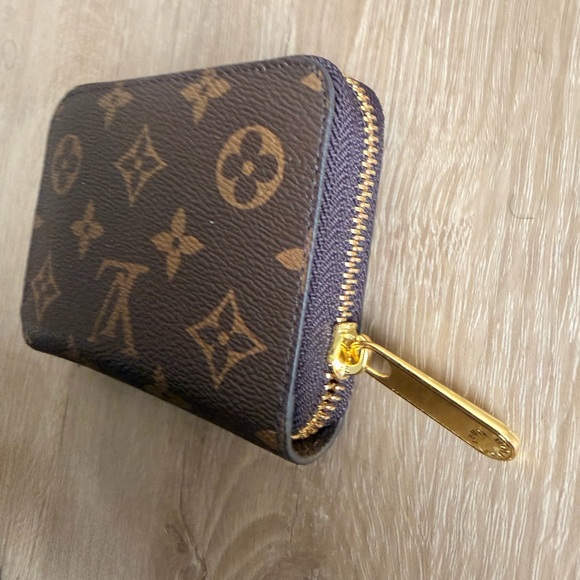 Louis Vuitton Brown Monogram Key Holder - Picture 2 of 10